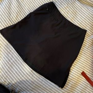 Patagonia skort size 6.  Black with cute zippered side slits.